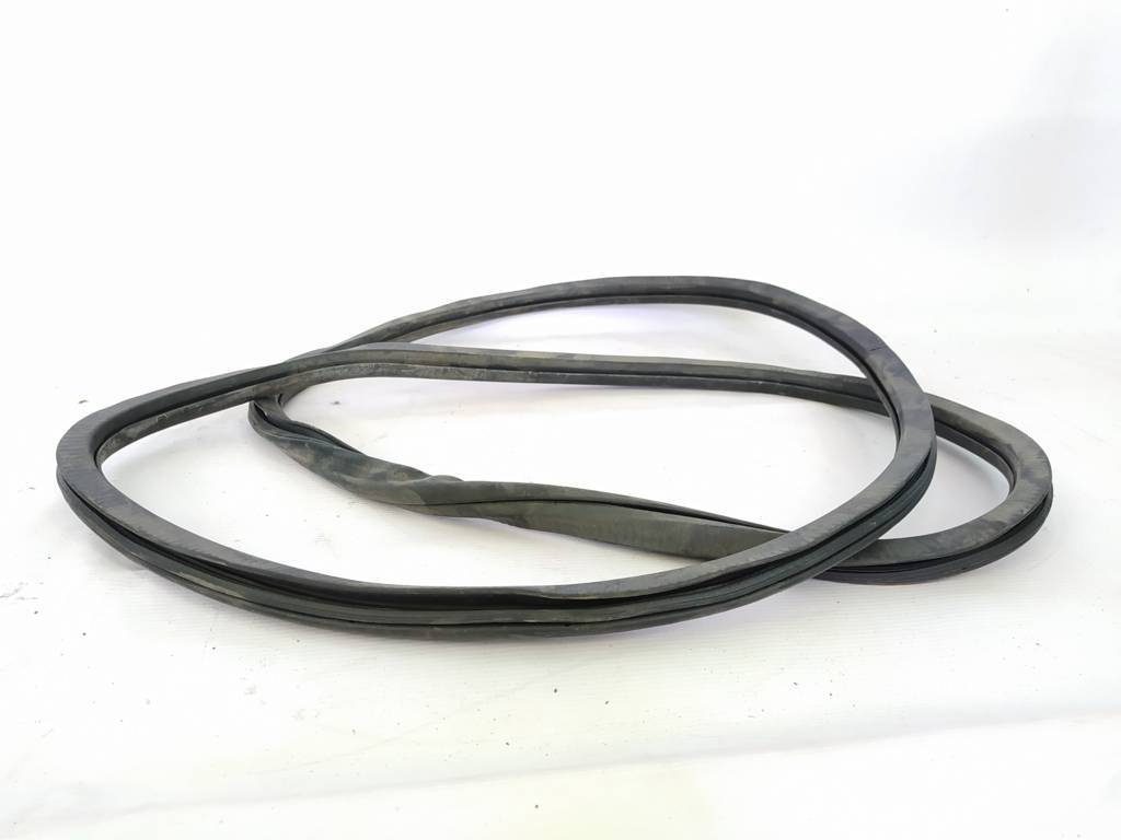 200 limited Ущільнювальна гумка отвору дверей задньої правої Chrysler 200 Limited 2015-2017 68144966AD Chrysler 200 Limited 2