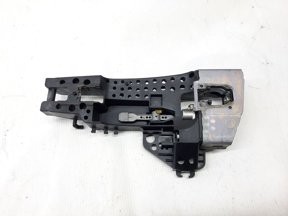 A4 Кронштейн ручки зовнішніх дверей передніх лівих Audi A4 2009-2016 8T1837885B Audi A4 2