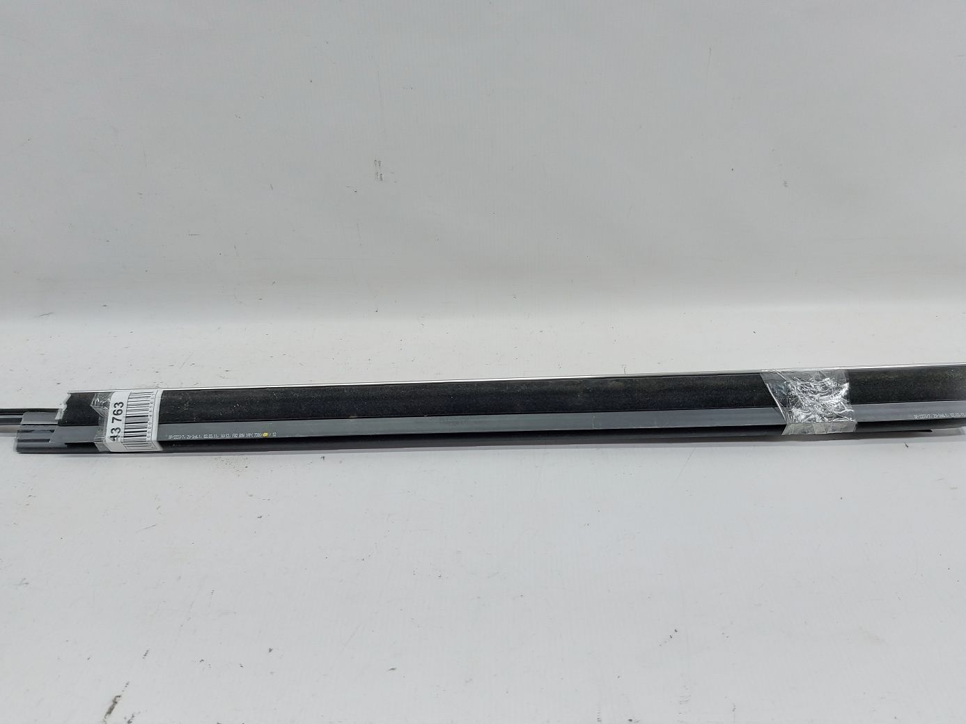 7 series Ущільнювальна гумка скла двері задньої правої внутрішня (хром) BMW 7 2009-2015 51357206452 BMW 7 3