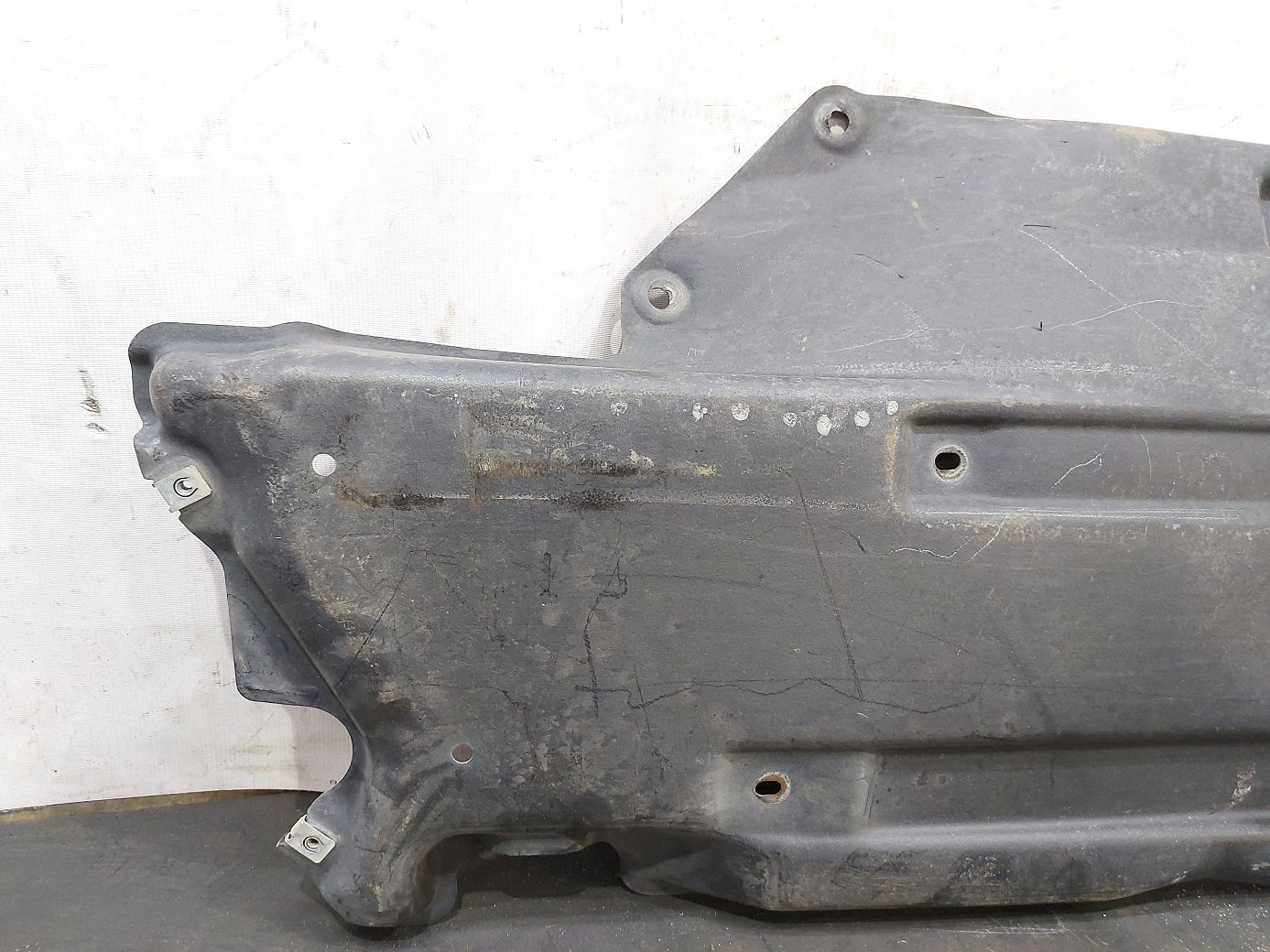 Dart Защита днища передняя левая Dodge Dart 2013-2019 68082725AD Dodge Dart 2
