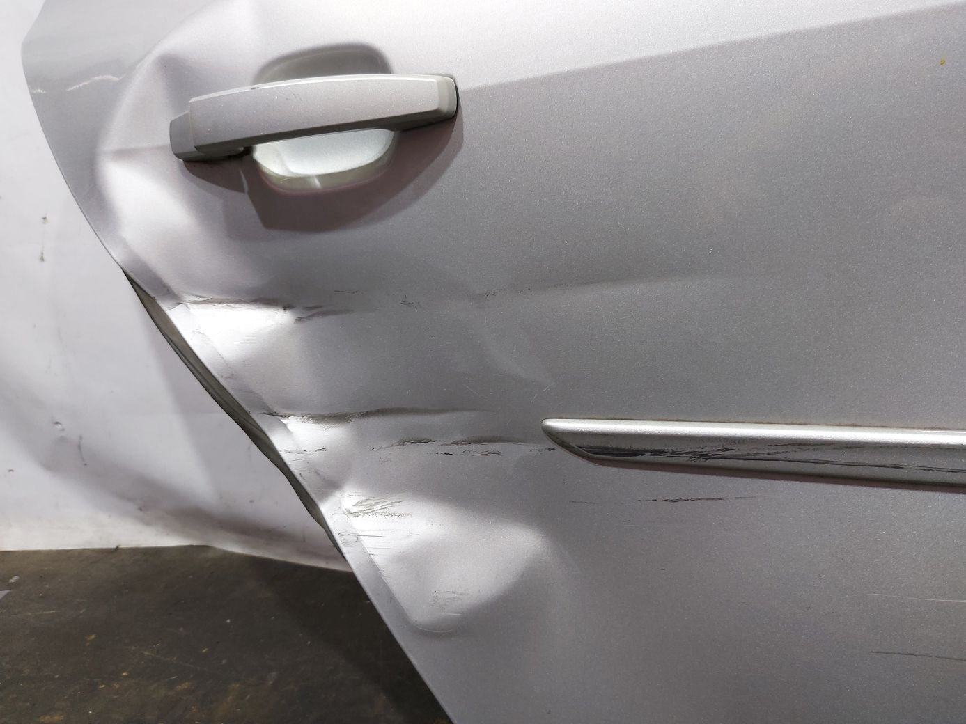 Malibu Двері задні права (вмятина) Chevrolet Malibu 2013-2015 23481348 Chevrolet Malibu 3