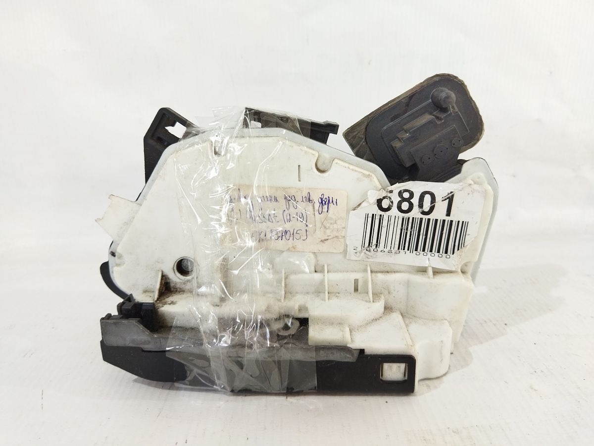 Passat. Замок двери задней левой Volkswagen Passat 2012-2019 5K4839015S Volkswagen Passat