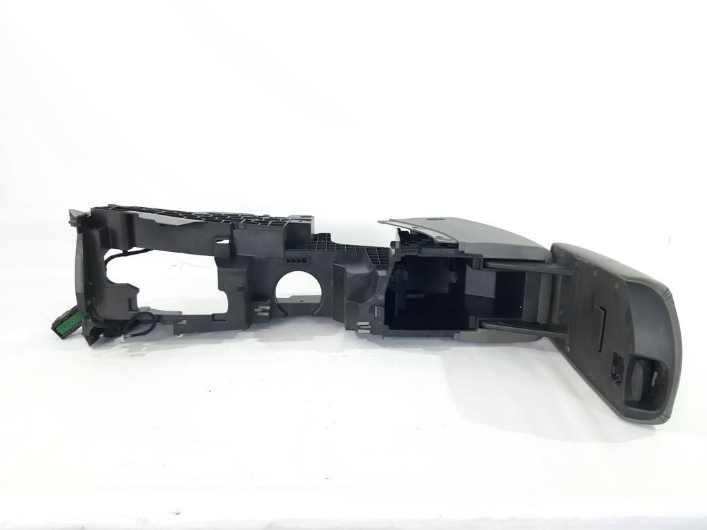 Malibu Центральна консоль Chevrolet Malibu 2016 23457657 Chevrolet Malibu 5 Malibu Центральна консоль Chevrolet Malibu 2016 23457657 Chevrolet Malibu 5