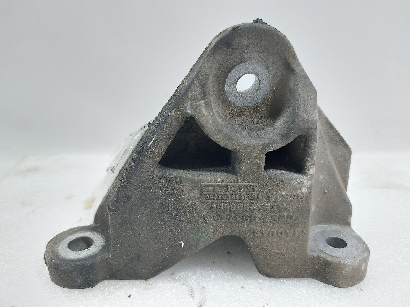 Xf Кронштейн двигуна правий Jaguar XF 2013-2015 CW936037AA Jaguar XF 3 Xf Кронштейн двигуна правий Jaguar XF 2013-2015 CW936037AA Jaguar XF 3