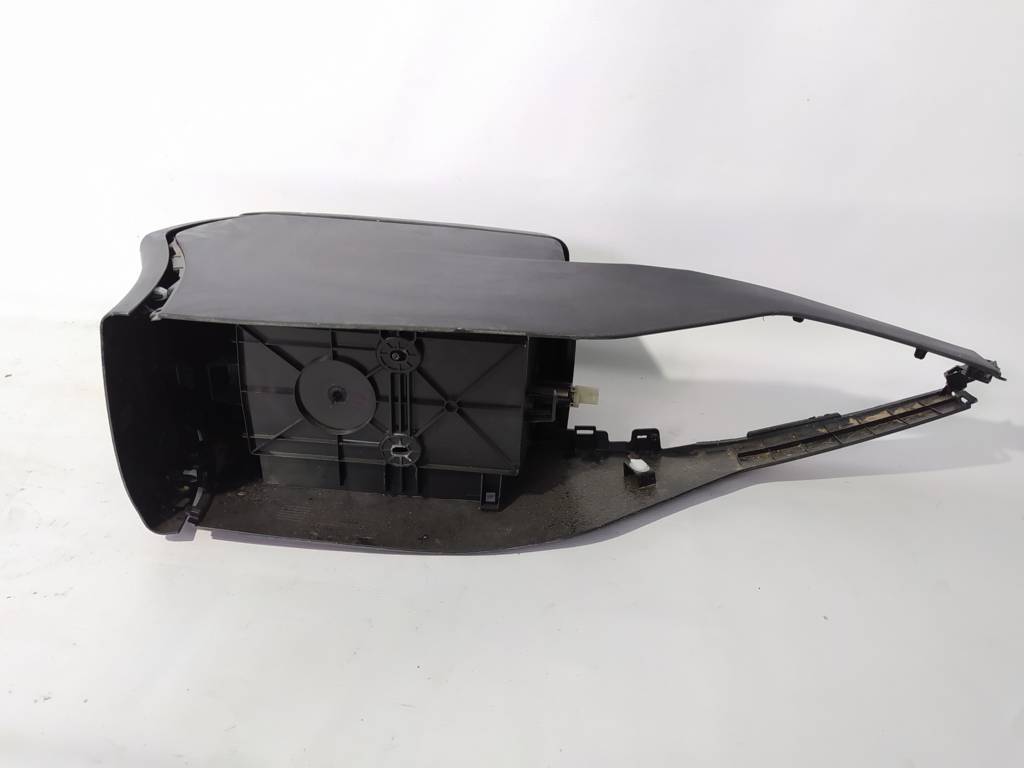Camry Центральна консоль Toyota Camry 2015-2017 5891006170C0 Toyota Camry 6