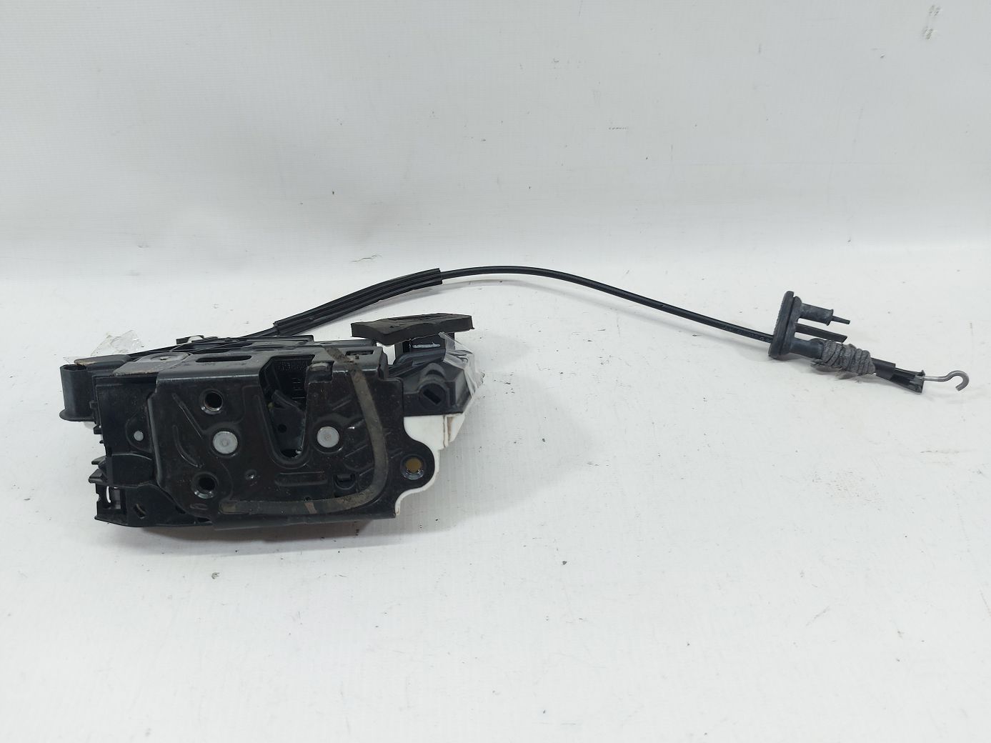 Passat. Привод замка двери передней правой Volkswagen Passat 2012-2019 5K4839016AH Volkswagen Passat