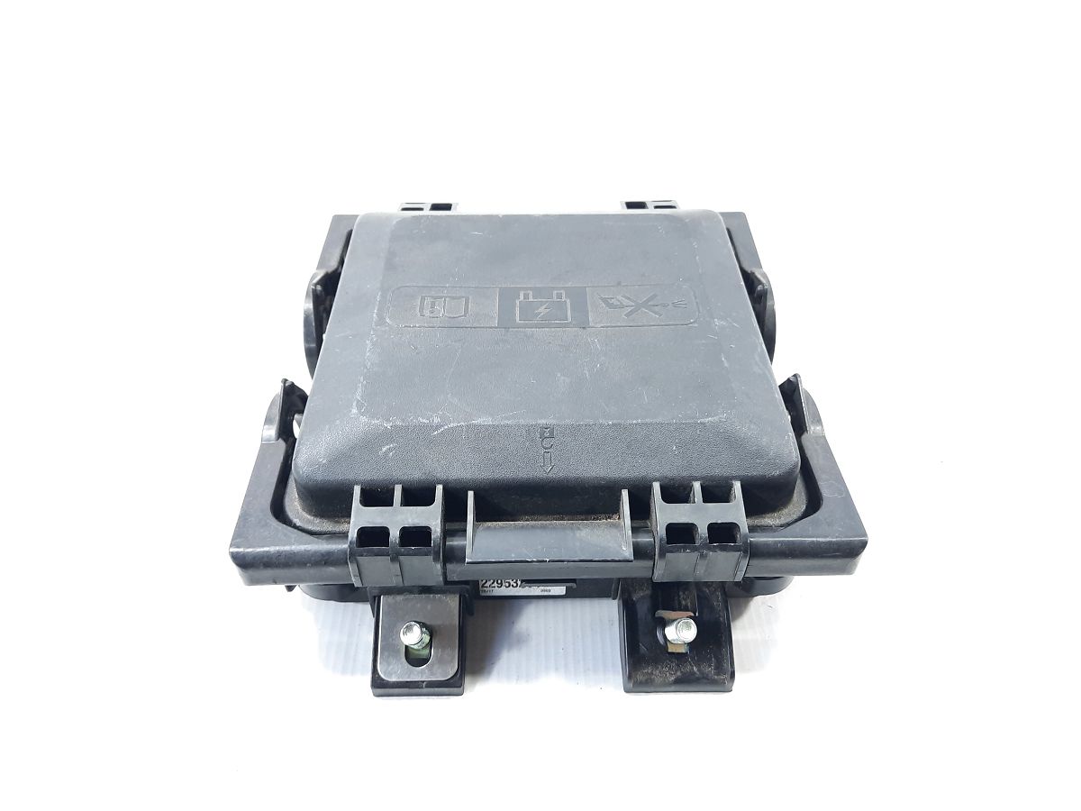 Ats. Блок запобіжників під капотом Cadillac ATS 2013-2014 22953291 Cadillac ATS