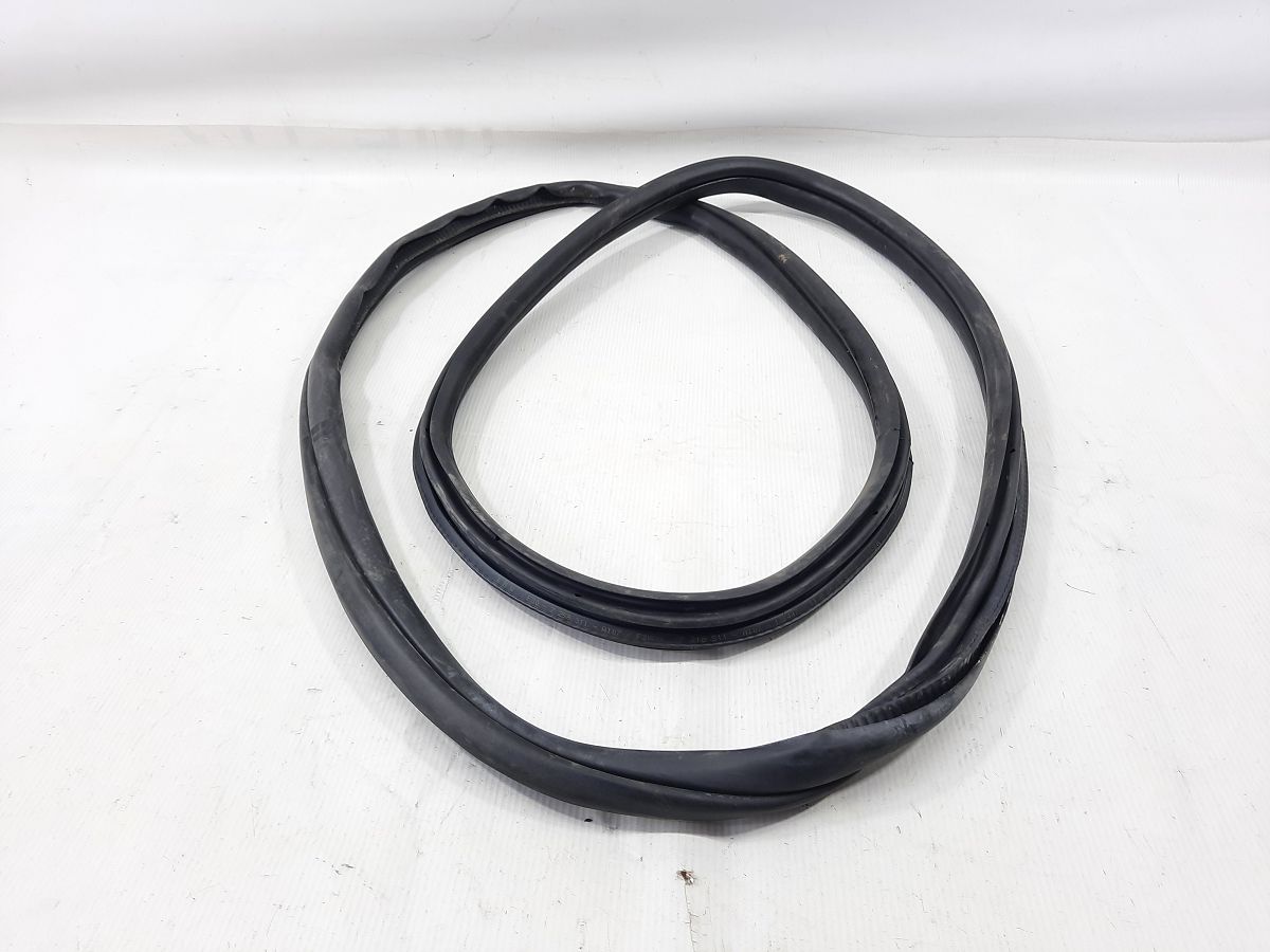 328i xdrive. Ущільнювальна гумка отвору дверей задньої лев/прав BMW 328i xDrive 2014-2016 51727303969 BMW 328i xDrive