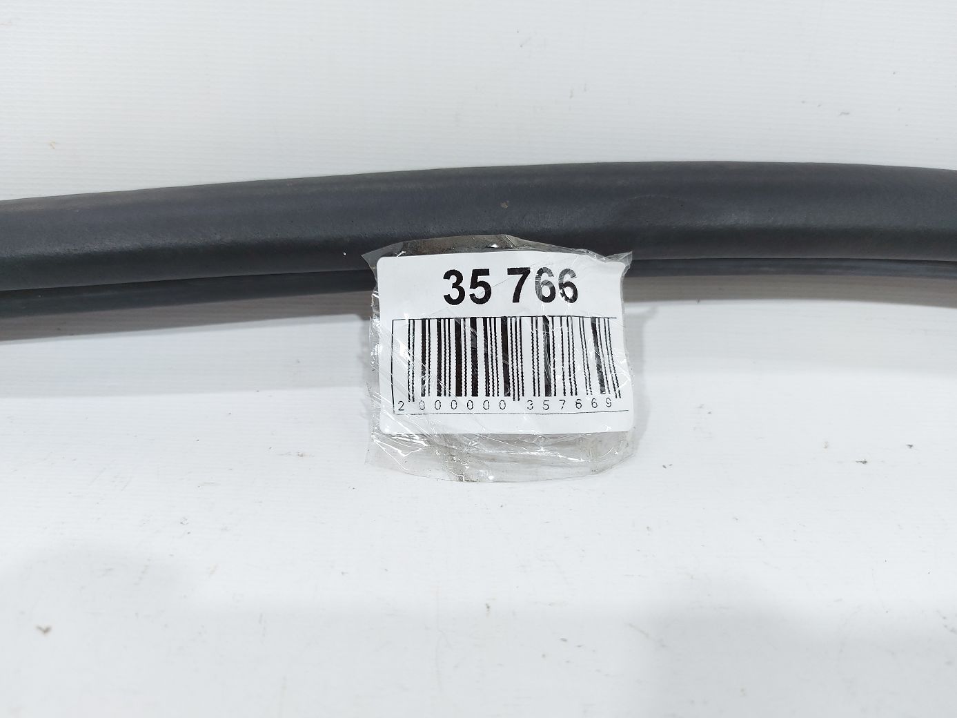 Dart Ущільнювальна гумка отвору дверей задньої лівої/правої Dodge Dart 2013-2019 68085078AF Dodge Dart 19