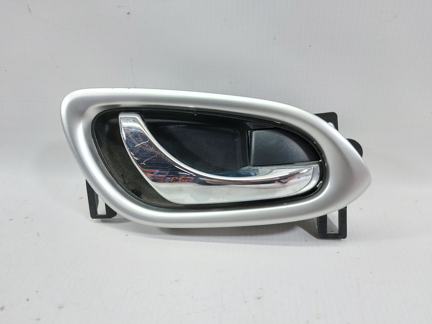 Sentra. Ручка дверей задньої правої внутрішня (хром) Nissan Sentra 2013-2019 806703SG0C Nissan Sentra