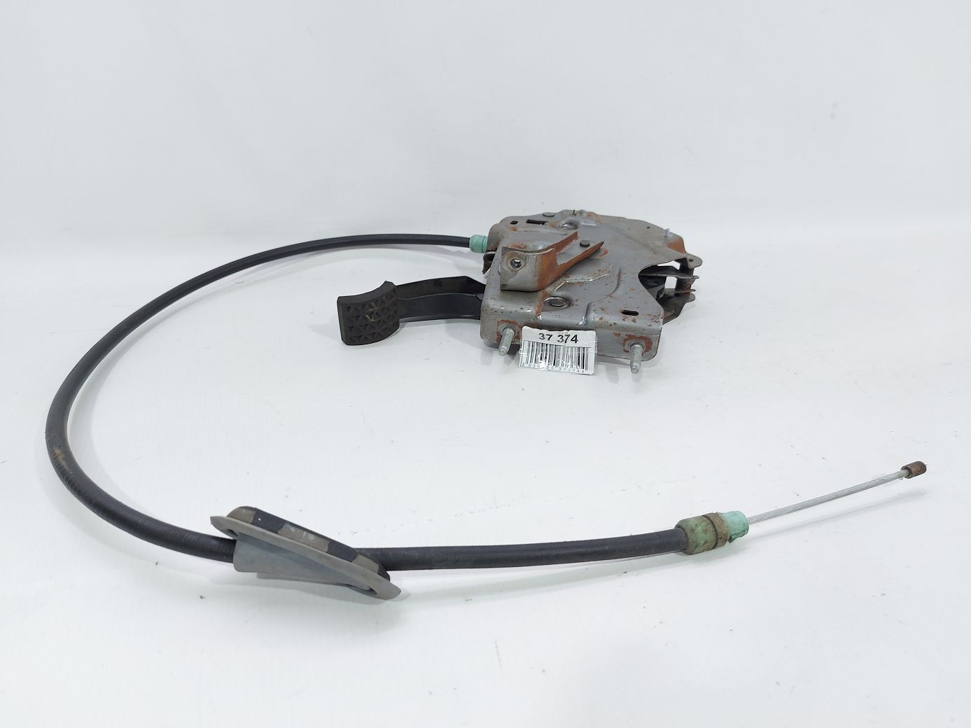 Malibu. Педаль стояночного тормоза Chevrolet Malibu 2016-2020 84249775 Chevrolet Malibu