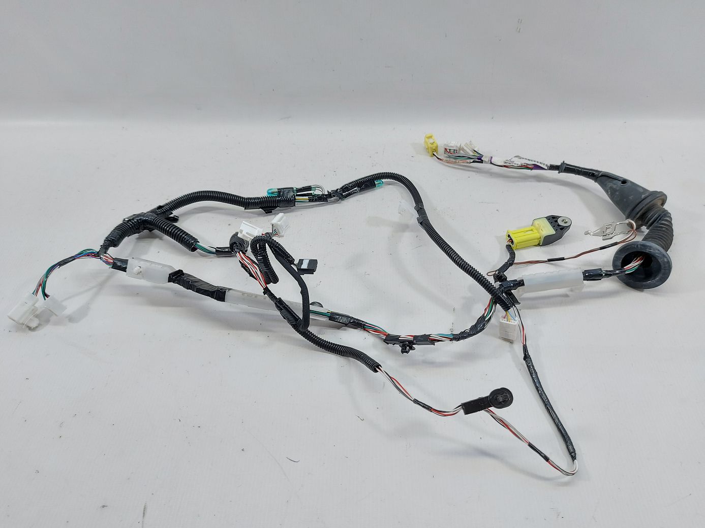 Sienna Проводка дверей передньої правої Toyota Sienna 2015 8215108180B0 Toyota Sienna 2