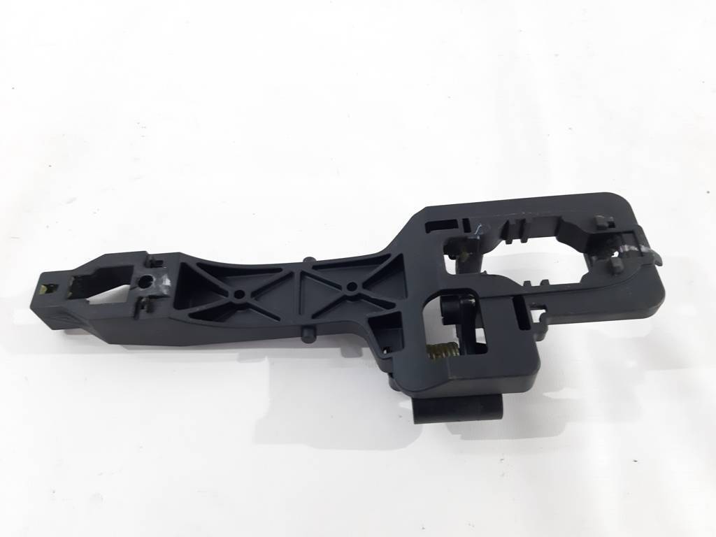 Sorento. Кронштейн крепления ручки двери передней левой Kia Sorento 2011-2015 826551U100 Kia Sorento