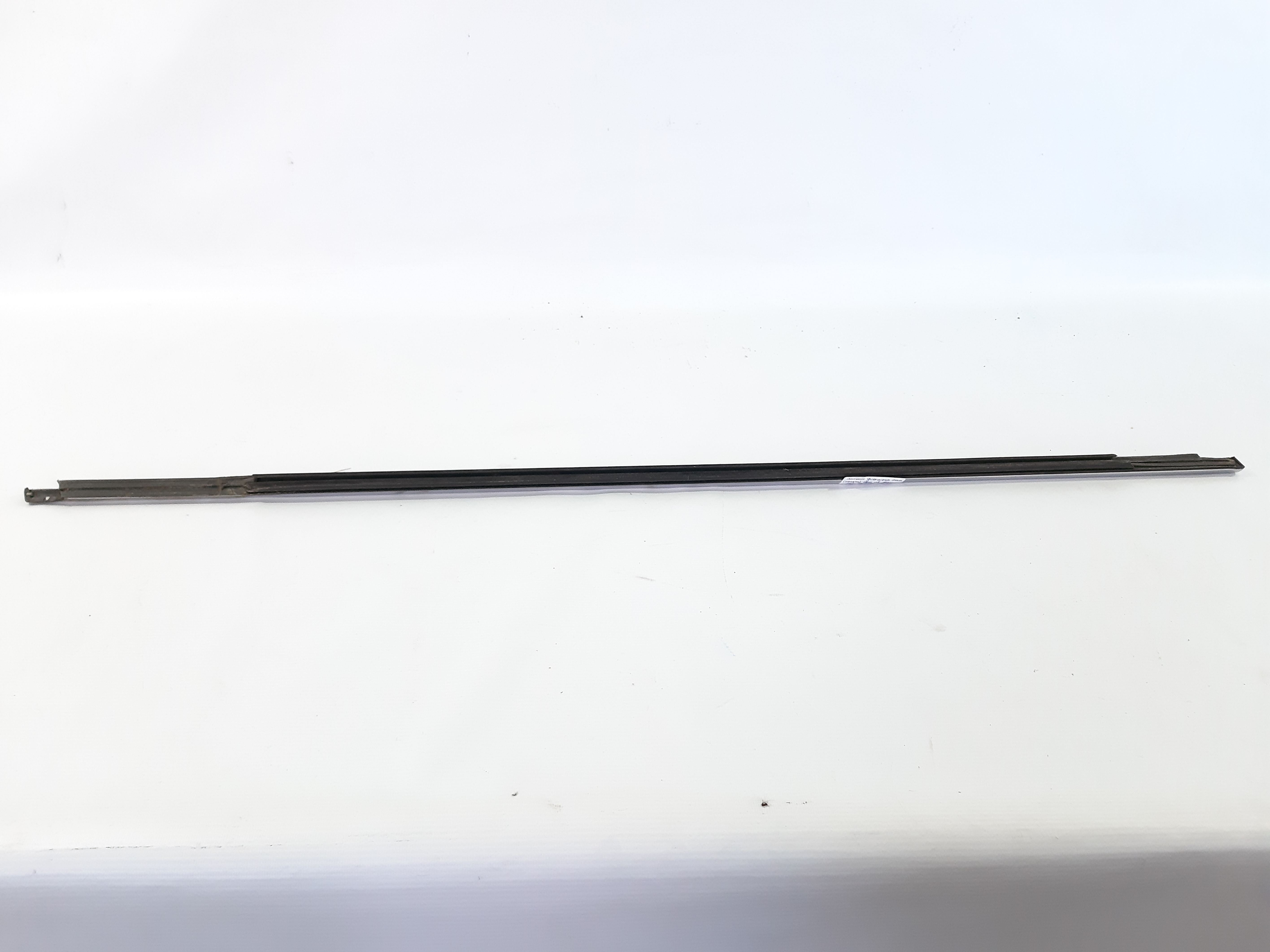 Malibu. Уплотнитель стекла внешний(молдинг) двери передней левой Chevrolet Malibu 2008-2012 25987184 Chevrolet Malibu