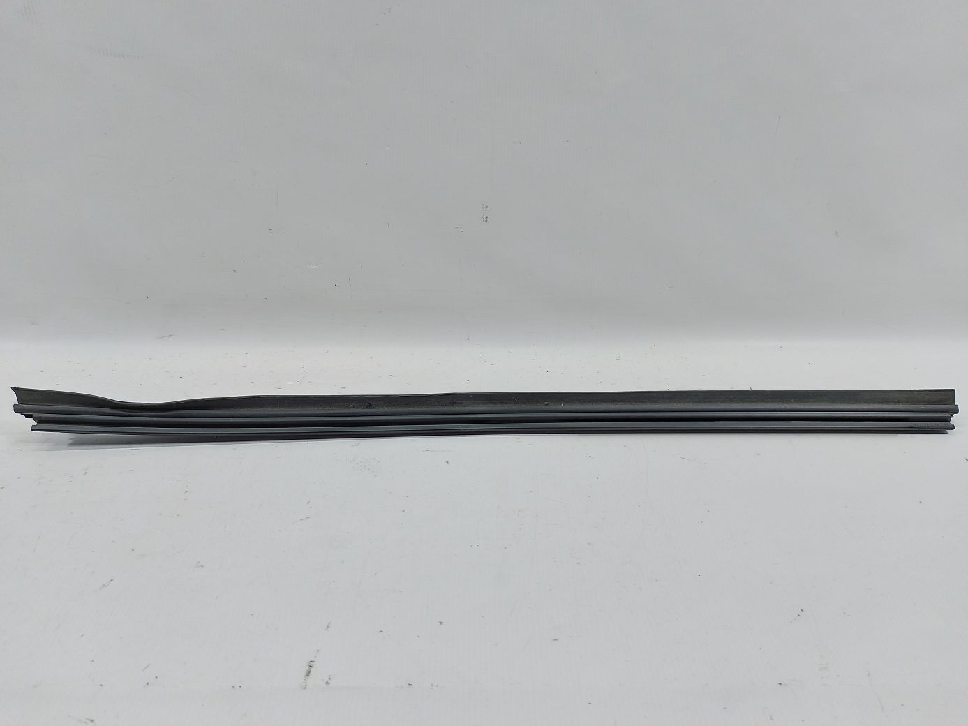 Scion xb Уплотнитель резинка стекла двери передней левой внутренняя Toyota Scion XB 2008-2015 6817212280 Toyota Scion XB 2