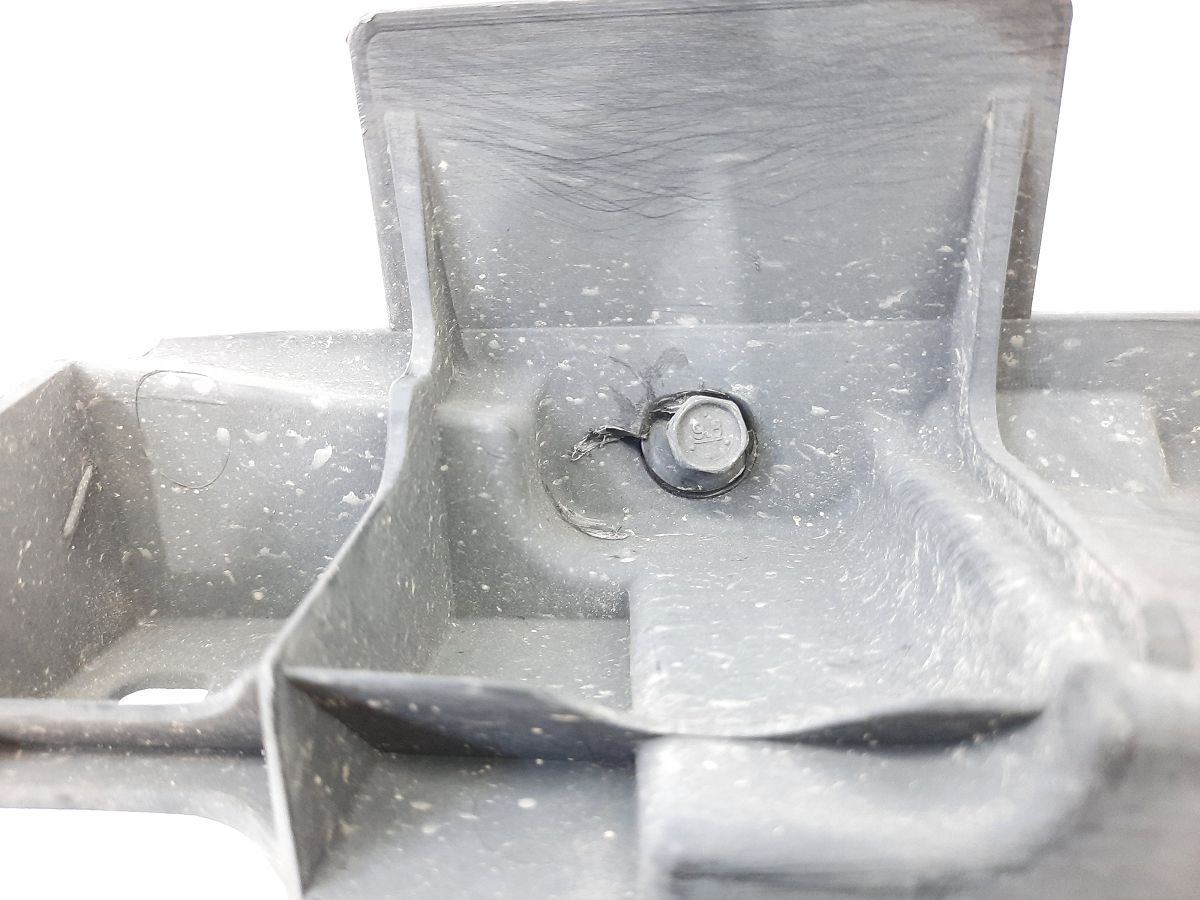 200 limited Кріплення заднього бампера центральне Chrysler 200 Limited 2015-2017 68103915AC Chrysler 200 Limited 7