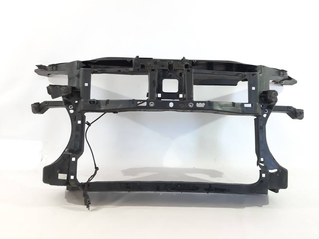 Товары с дефектами. Панель передняя (телевизор) дефект Volkswagen Passat 2006-2010 3C0805588J Volkswagen Passat