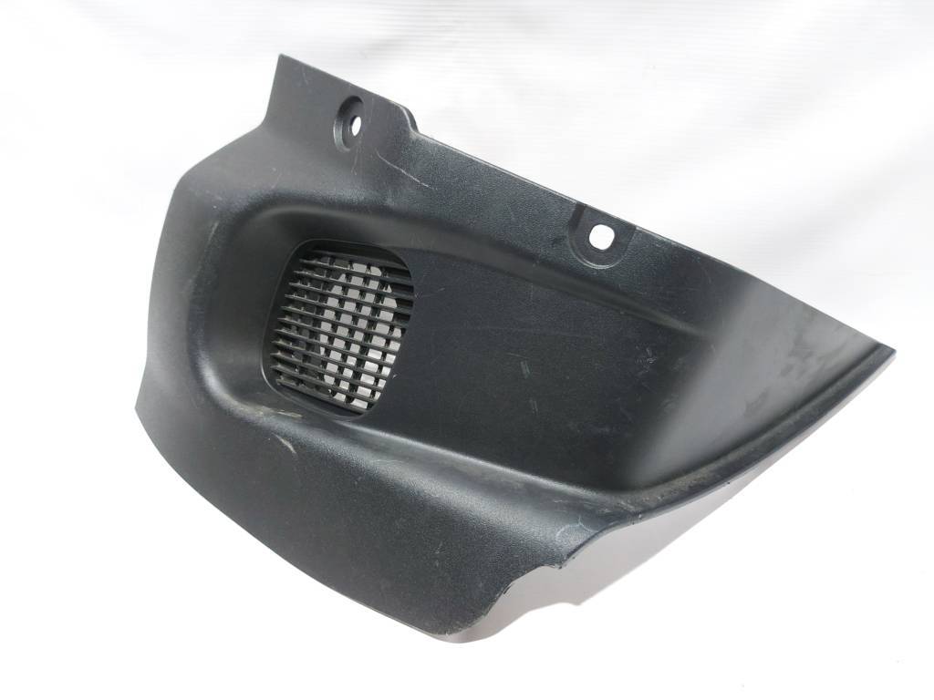 Prius c. Накладка сиденья заднего ряда левая Toyota Prius C 2012-2017 5816652020C0 Toyota Prius C