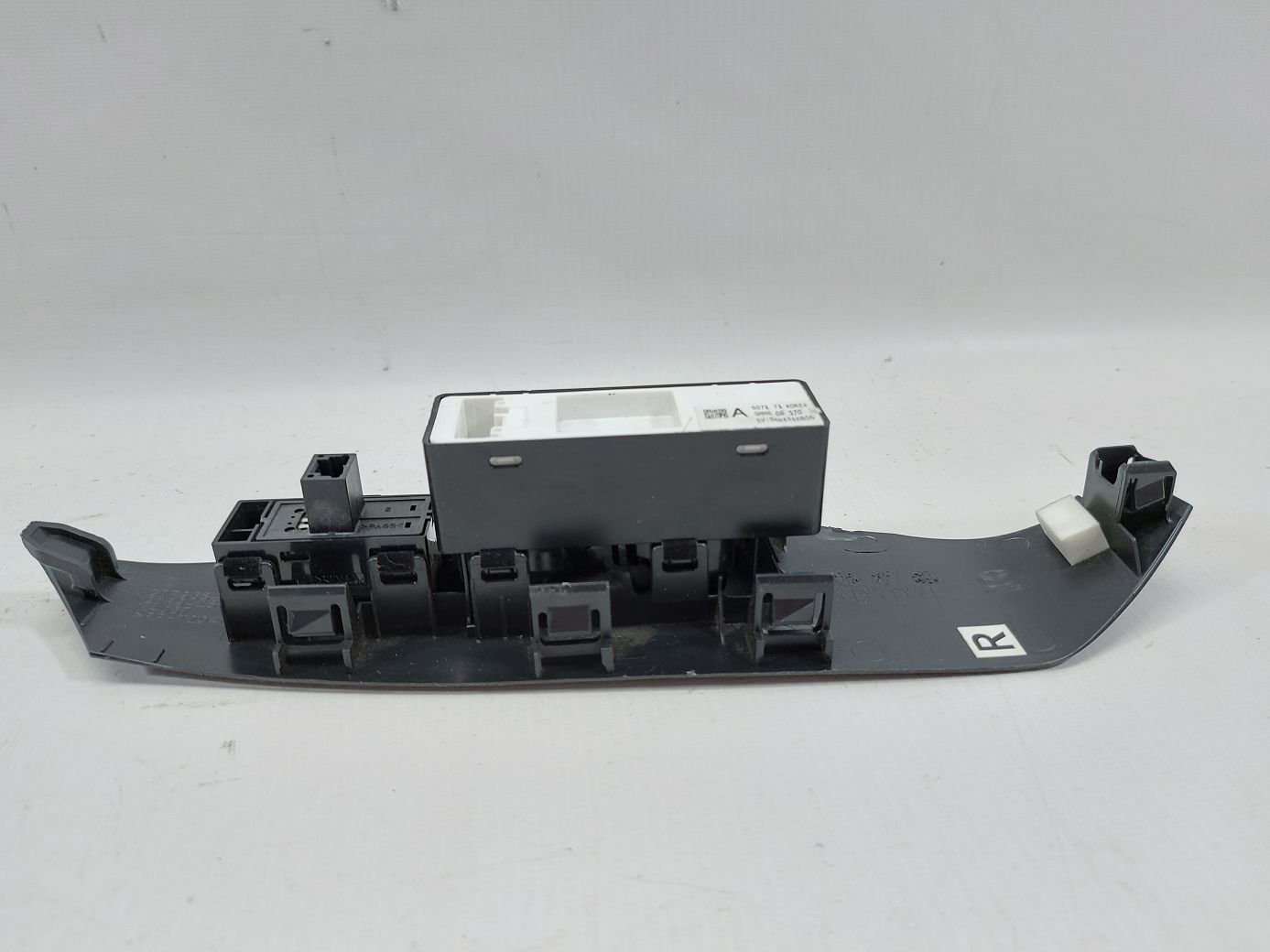 6 Кнопка склопідйомника двері передньої правої Mazda 6 2014-2021 KD3566370A Mazda 6 3 6 Кнопка склопідйомника двері передньої правої Mazda 6 2014-2021 KD3566370A Mazda 6 3