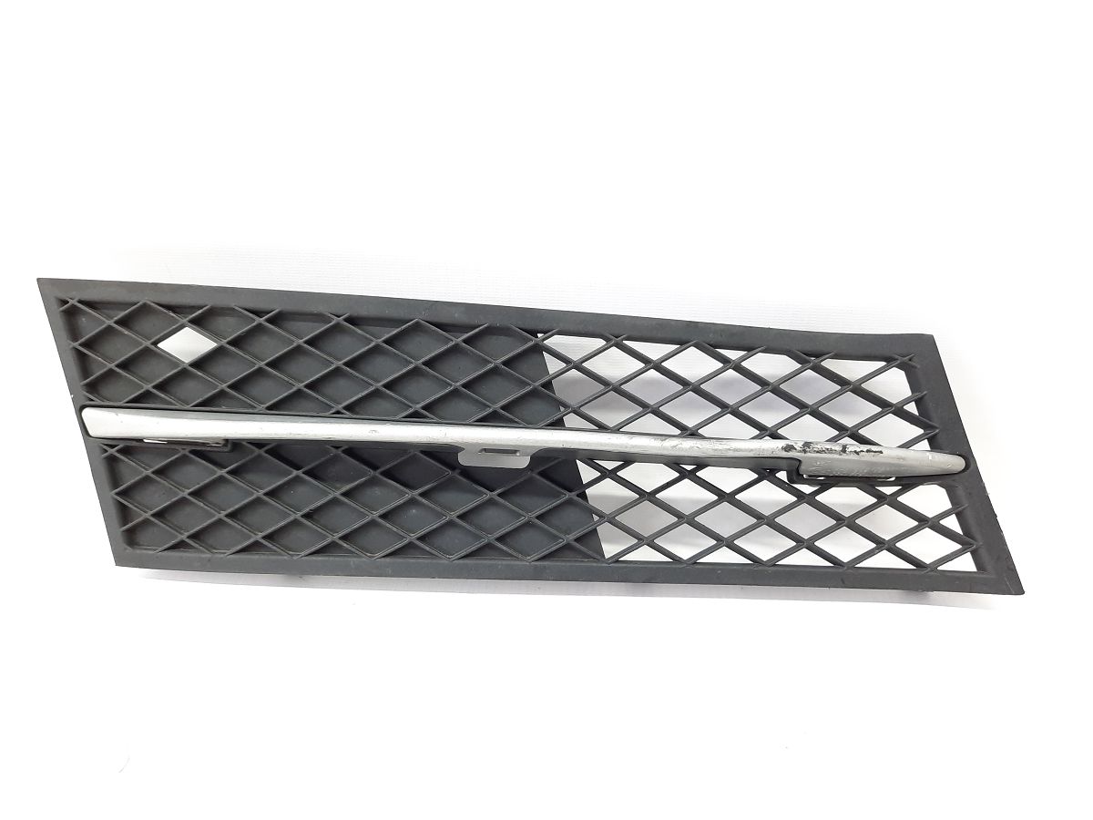 5 series. Решітка бампера нижня права BMW 5 series 2011-2013 51117200698 BMW 5 series