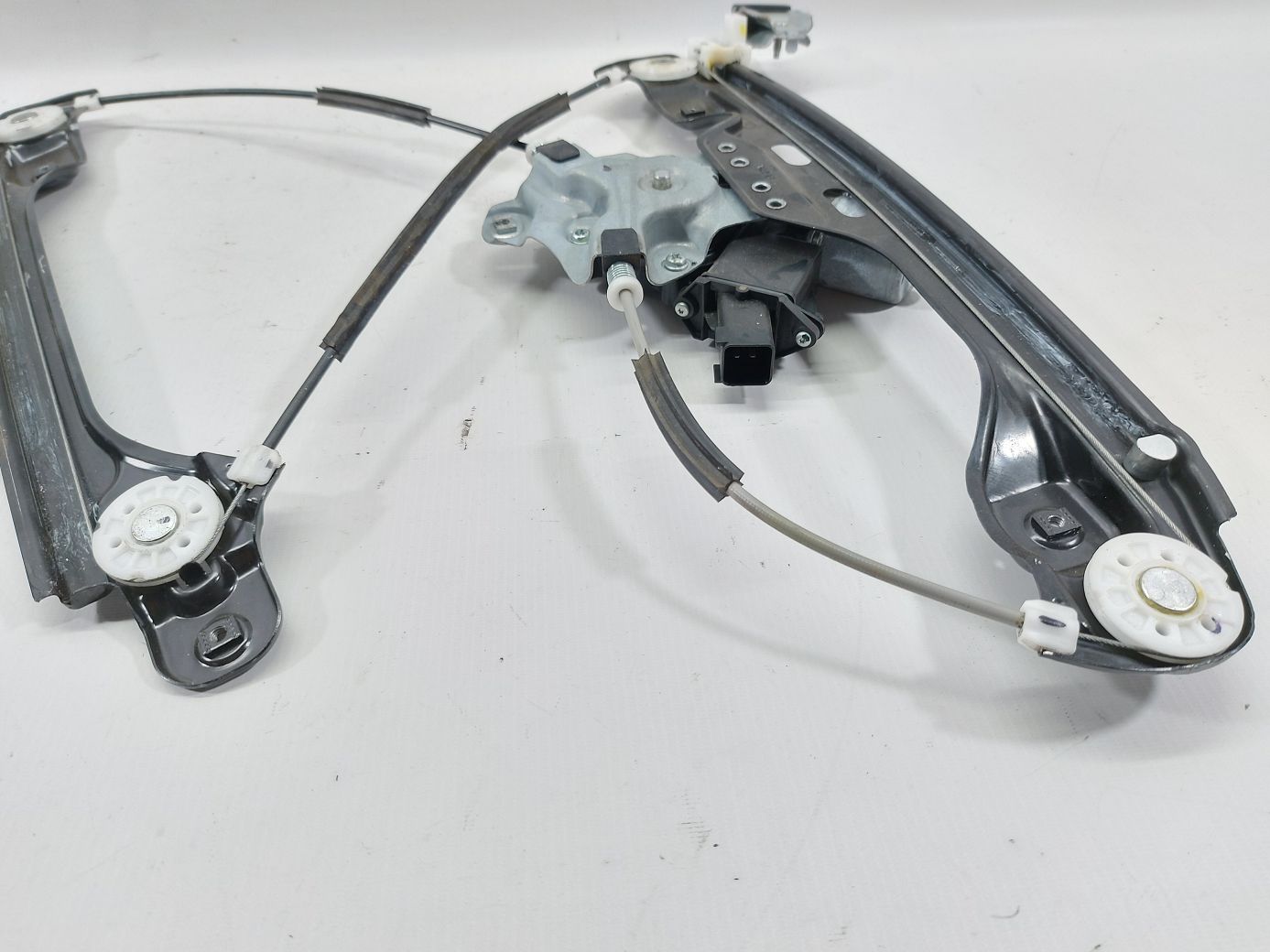 Regal Склопідйомник двері передньої правої Buick Regal 2013-2019 84005654 Buick Regal 4