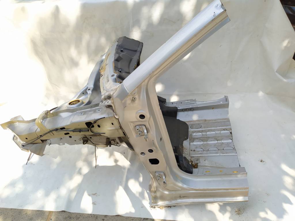 Dart Чверть передня ліва зі склянкою Dodge Dart 2013-2019 68105063AB Dodge Dart 19