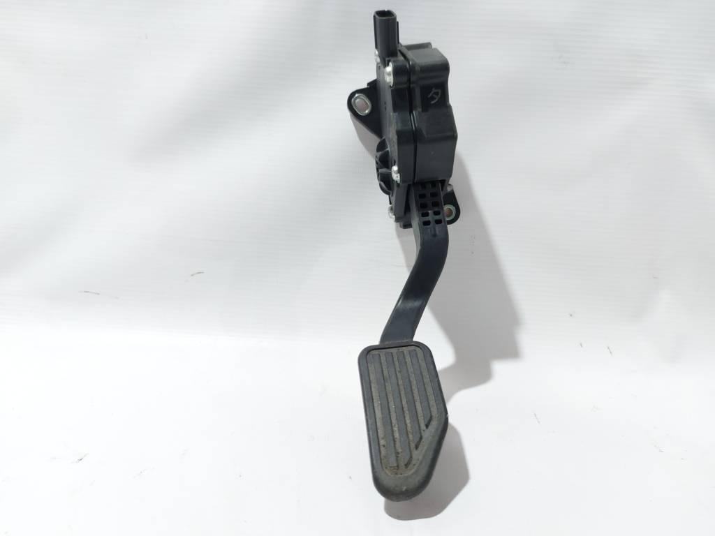 Prius c. Педаль газу Toyota Prius C 2012-2019 7811052200 Toyota Prius C