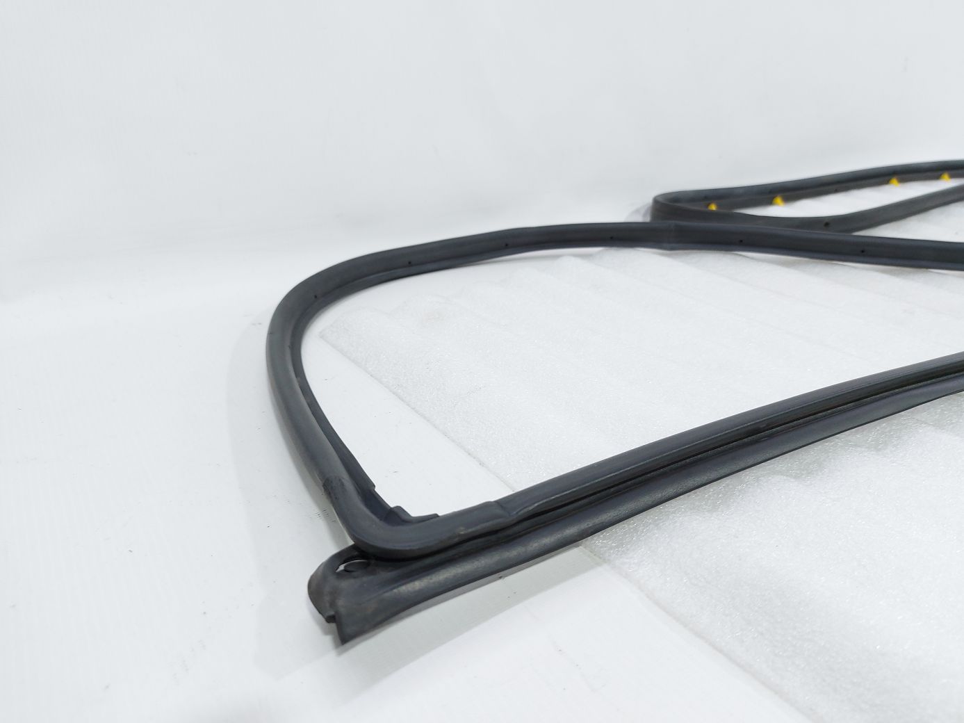 Sonata Ущільнювальна гумка дверей передньої правої Hyundai Sonata 2011-2015 821403S000 Hyundai Sonata 2