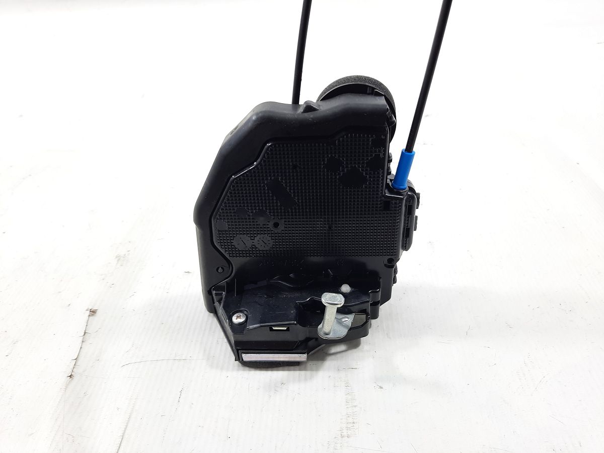 Prius. Замок дверей задньої правої Toyota Prius 2012-2019 6905042021 Toyota Prius