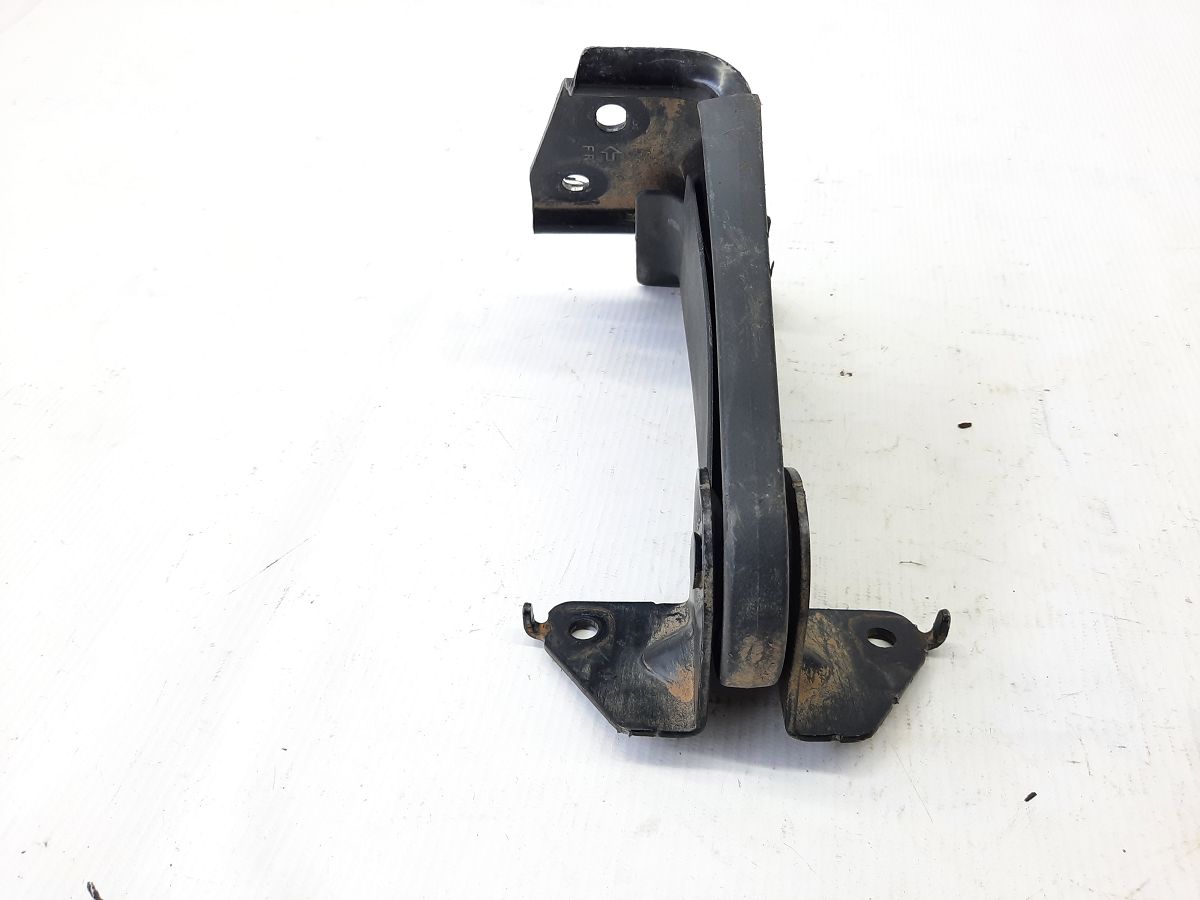 Sentra Крепление заднего ряда сидений центр Nissan Sentra 2013-2019 886063SA0A Nissan Sentra 7