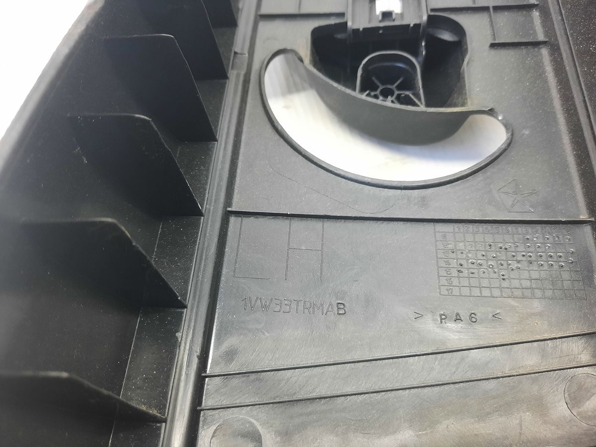 Dart Обшивка стійки центральна верхня ліва Dodge Dart 2014-2016 5NP05DX9AG Dodge Dart 10