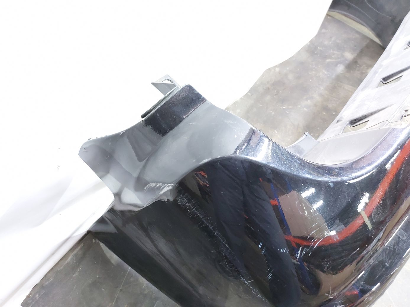 Товары с дефектами Бампер задний (царапины, потертости) Dodge Grand Caravan 2011-2020 68125724AB Dodge Grand Caravan 7