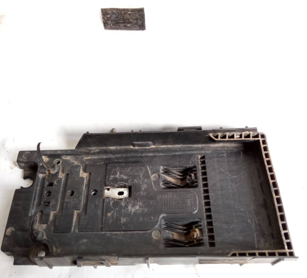Fusion. Подставка под АКБ Ford Fusion 2013-2020 DG9Z10732A Ford Fusion