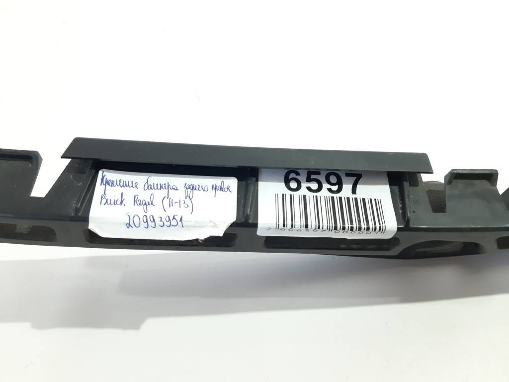 Regal Кріплення бампера заднього праве Buick Regal 2011-2013 20993951 Buick Regal 3