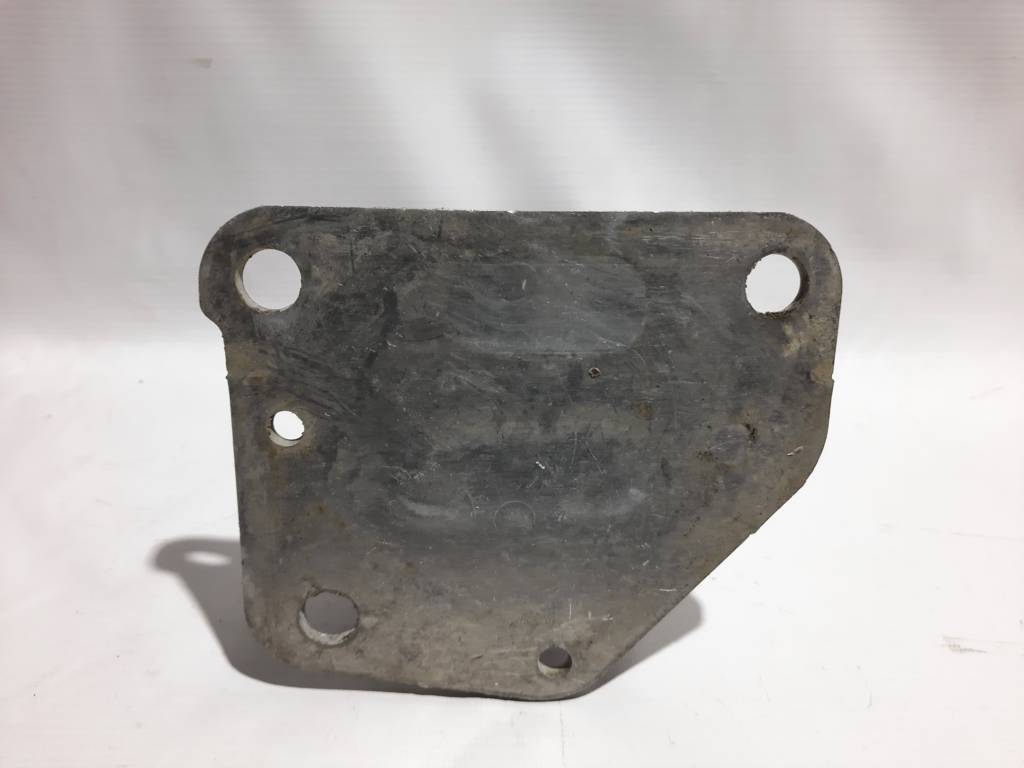 Dart Кронштейн усилителя переднего правый Dodge Dart 2013-2019 68187810AA Dodge Dart 3