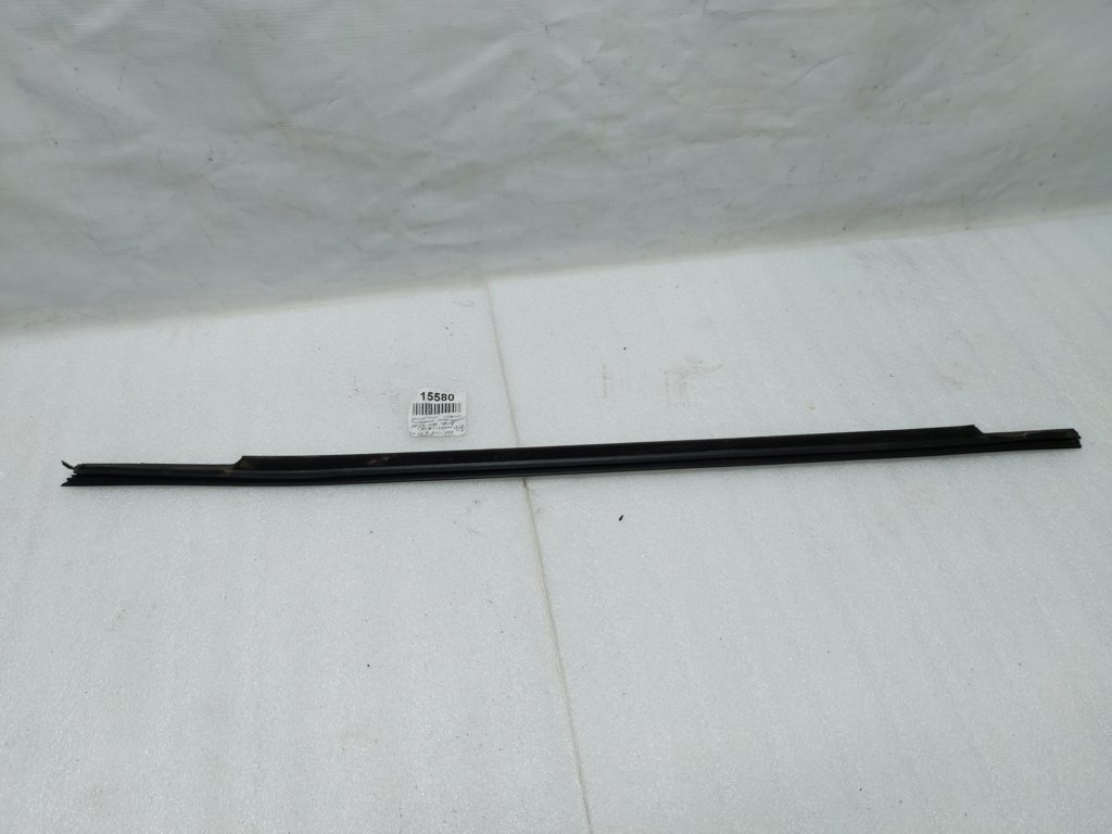 Cooper countryman Молдинг наружный (уплотнитель стекла) двери передней правой Mini Cooper Countryman 2011-2016 51339810468 Mini Cooper Countryman 4