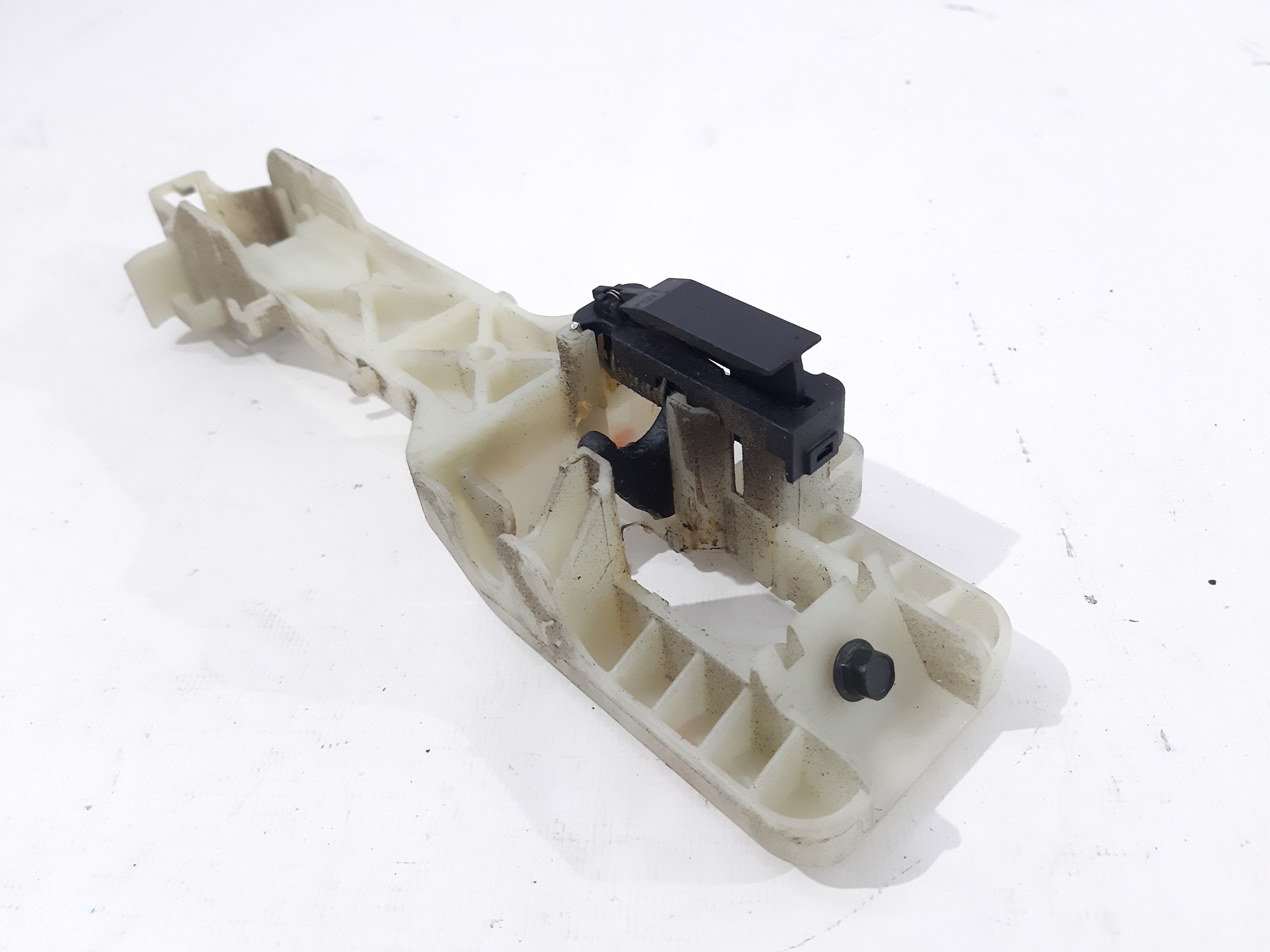 Sonata Кронштейн внешней ручки двери передней левой Hyundai Sonata 2011-2014 826553S000 Hyundai Sonata 10