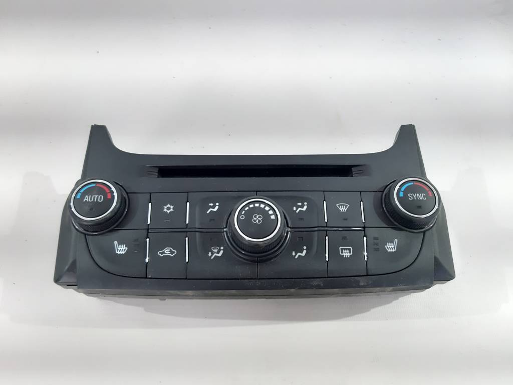 Malibu. Блок кнопок у торпедо центральний нижній Chevrolet Malibu 2016-2020 13516018 Chevrolet Malibu