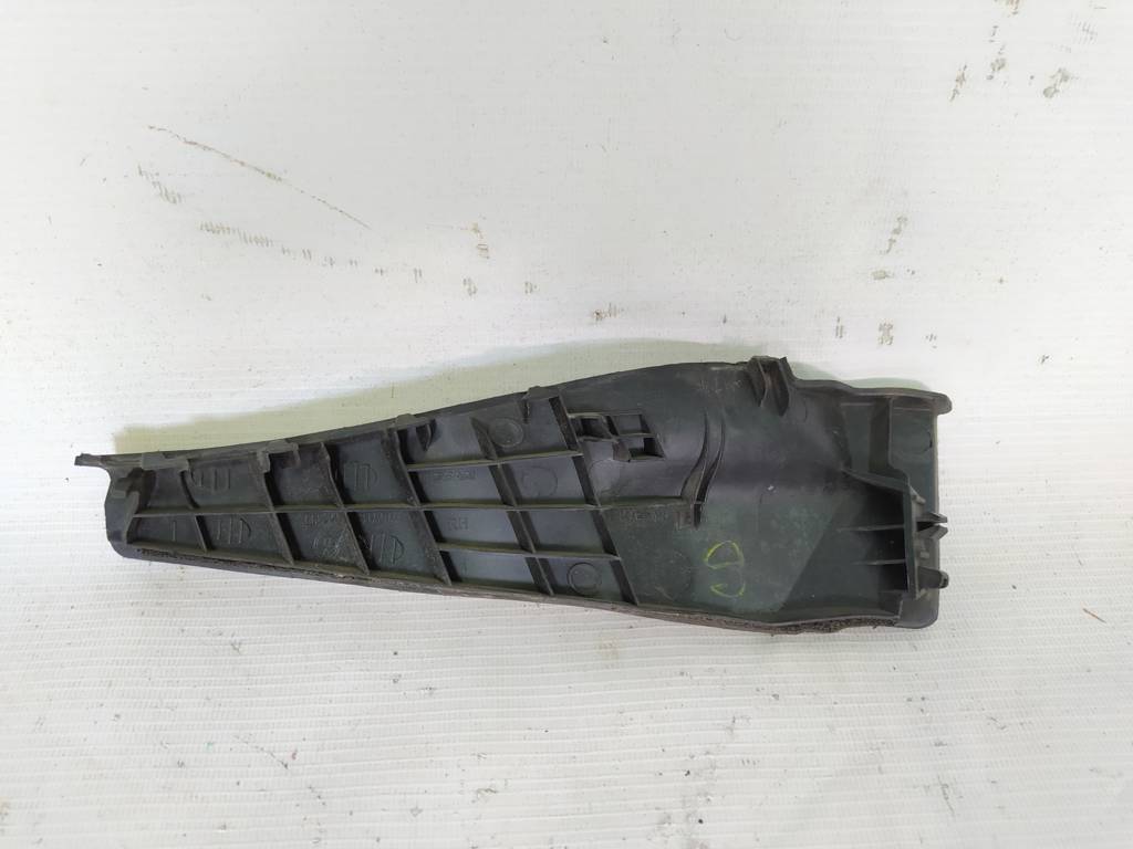 Altima Накладка лобового скло кутова правая Nissan Altima 2013-2015 668943TA0A Nissan Altima 5