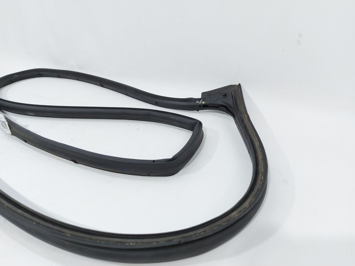 Journey Уплотнительная резинка двери передней правой Dodge Journey 2009-2020 5076866AD Dodge Journey 2