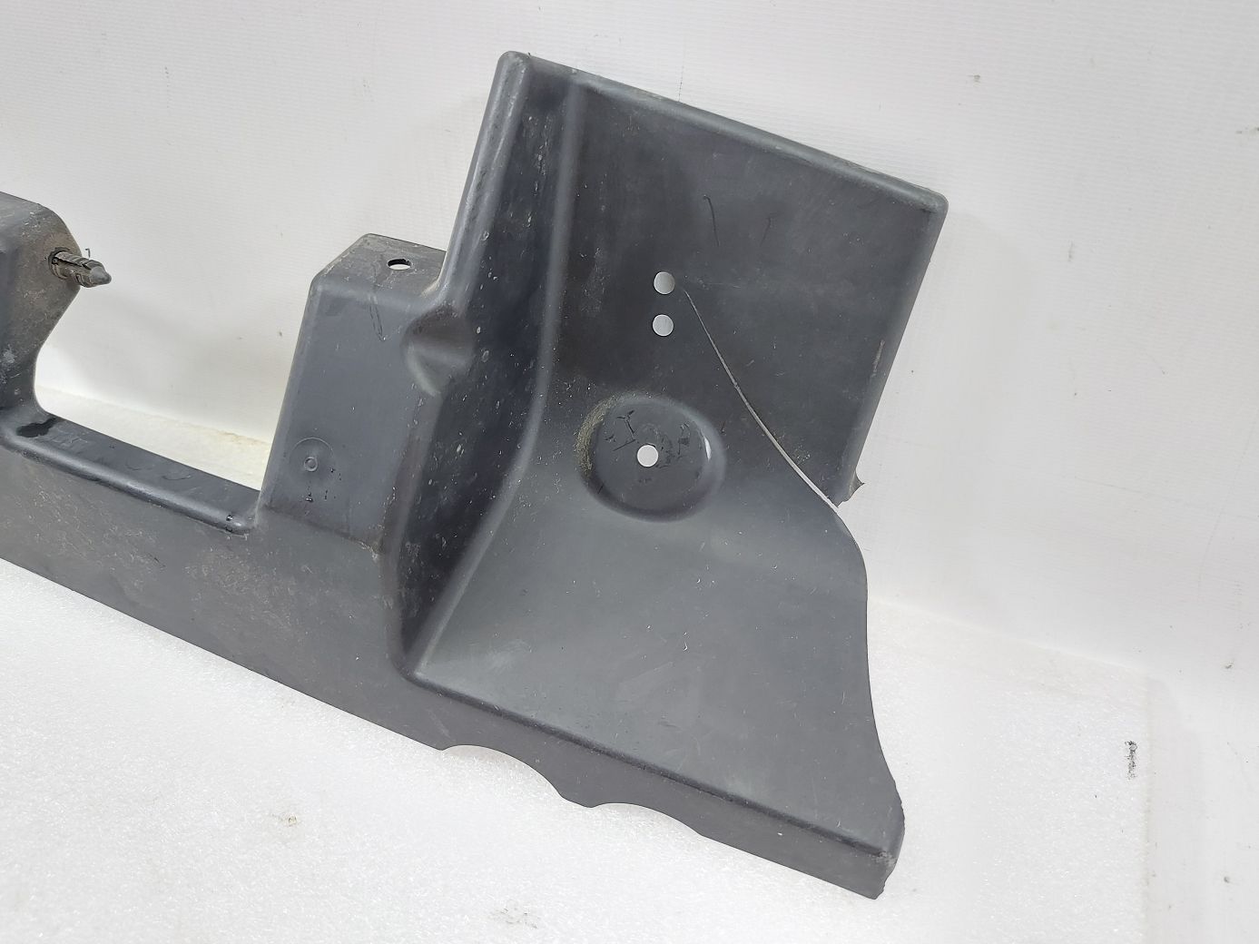 Malibu Пильовик радіатора лівий Chevrolet Malibu 2013-2015 22945358 Chevrolet Malibu 2