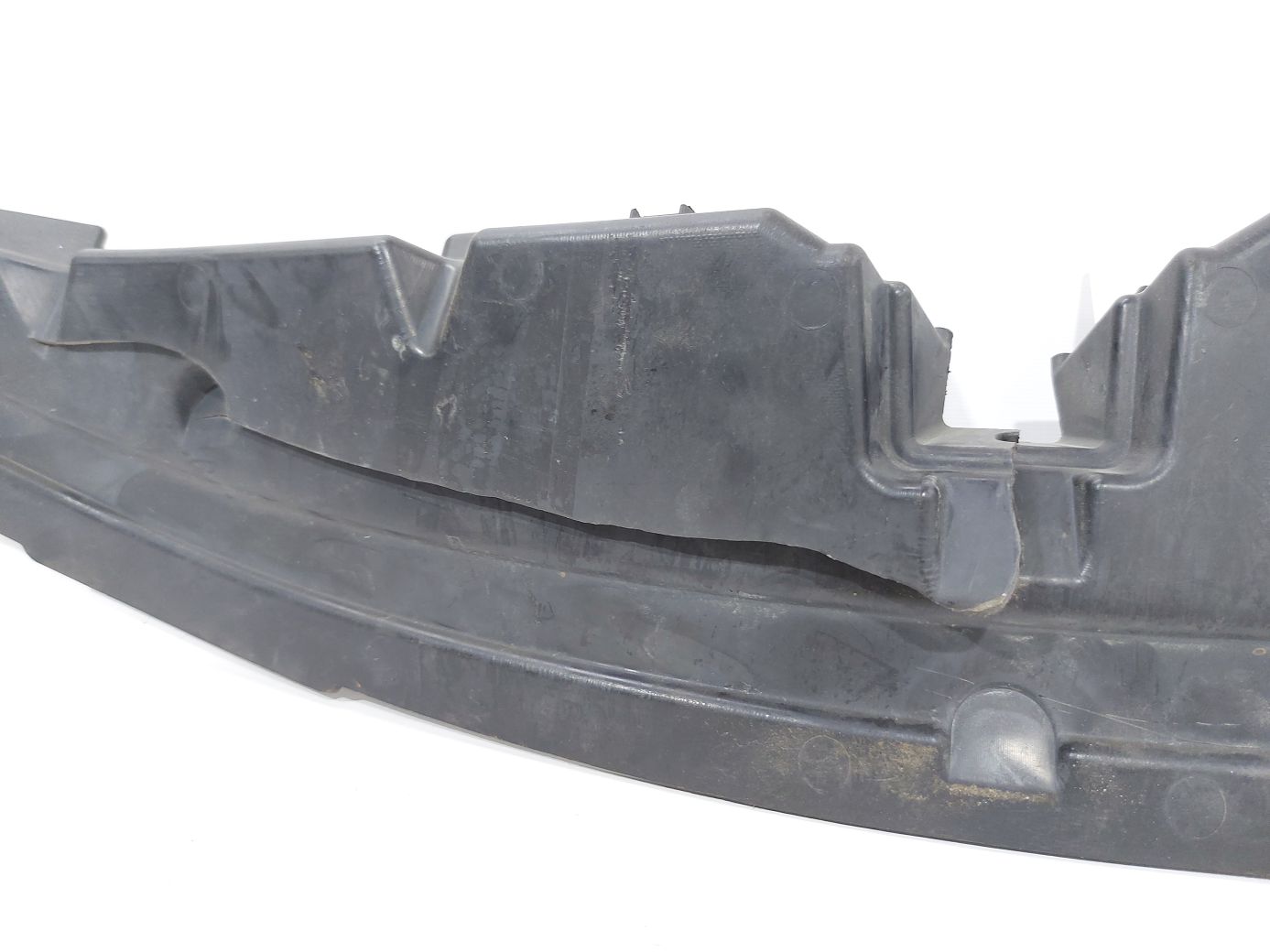 Fiesta sedan Дефлектор радіатора верхній Ford Fiesta sedan 2014-2019 D2BZ58001A04A Ford Fiesta sedan 6