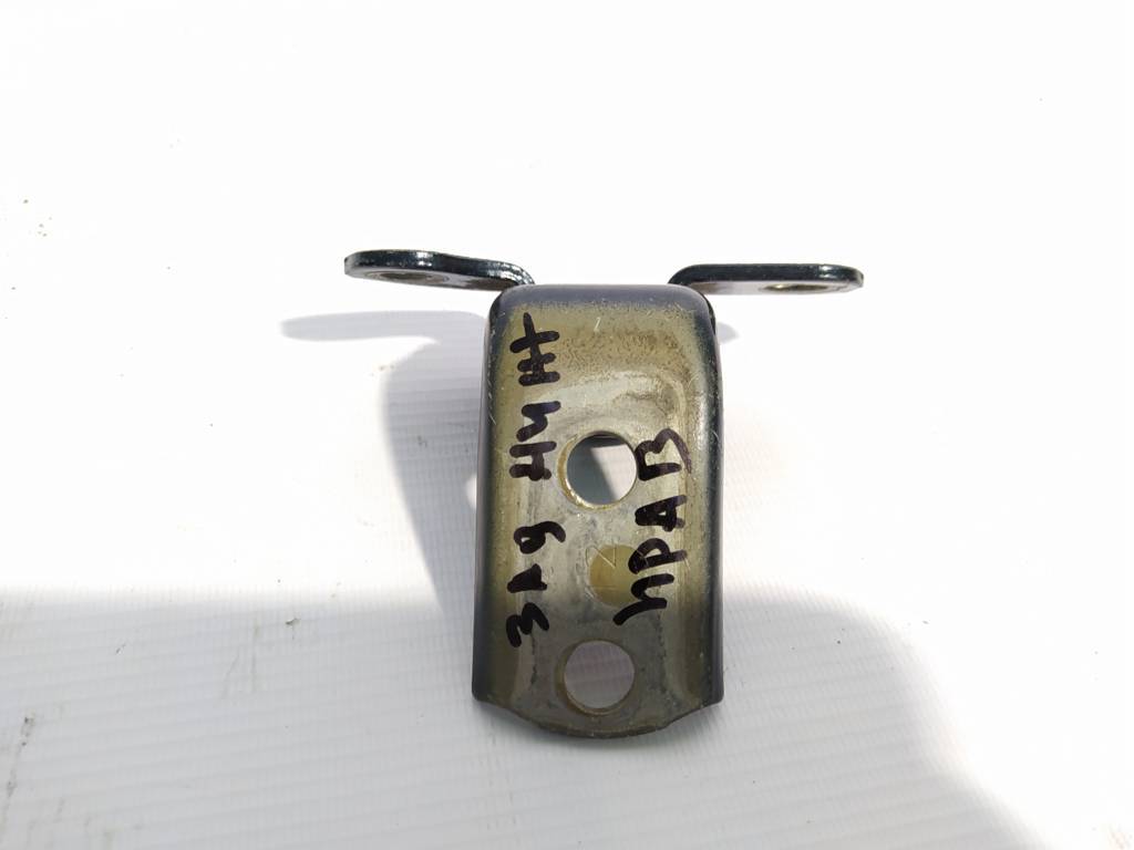 Camry Петля двері задньої правої нижня Toyota Camry 2003-2019 6877002050 Toyota Camry 4