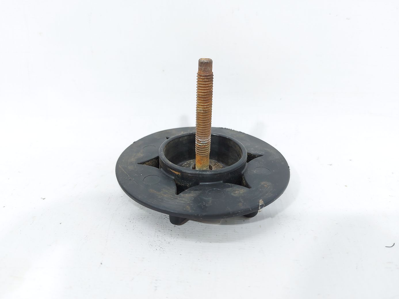 Sentra. Болт кріплення запасного колеса Nissan Sentra 2013-2019 74810JY01B Nissan Sentra