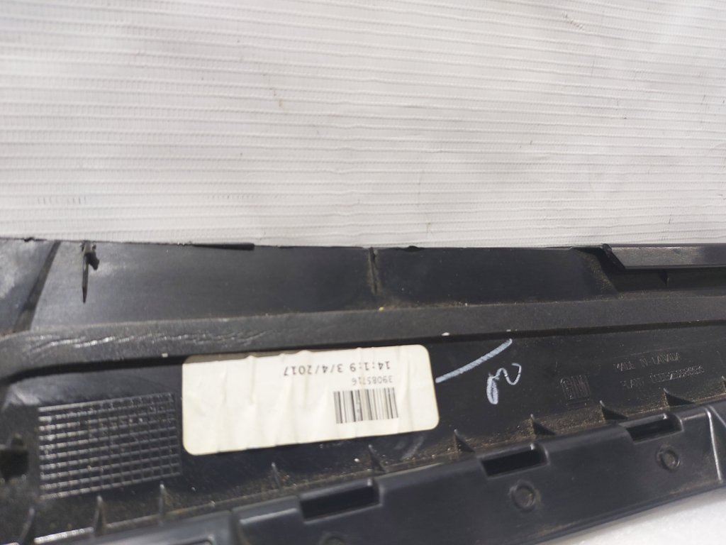 Cruze Накладка дверей задніх лівих зовнішня Chevrolet Cruze 2016-2019 39085709 Chevrolet Cruze 12