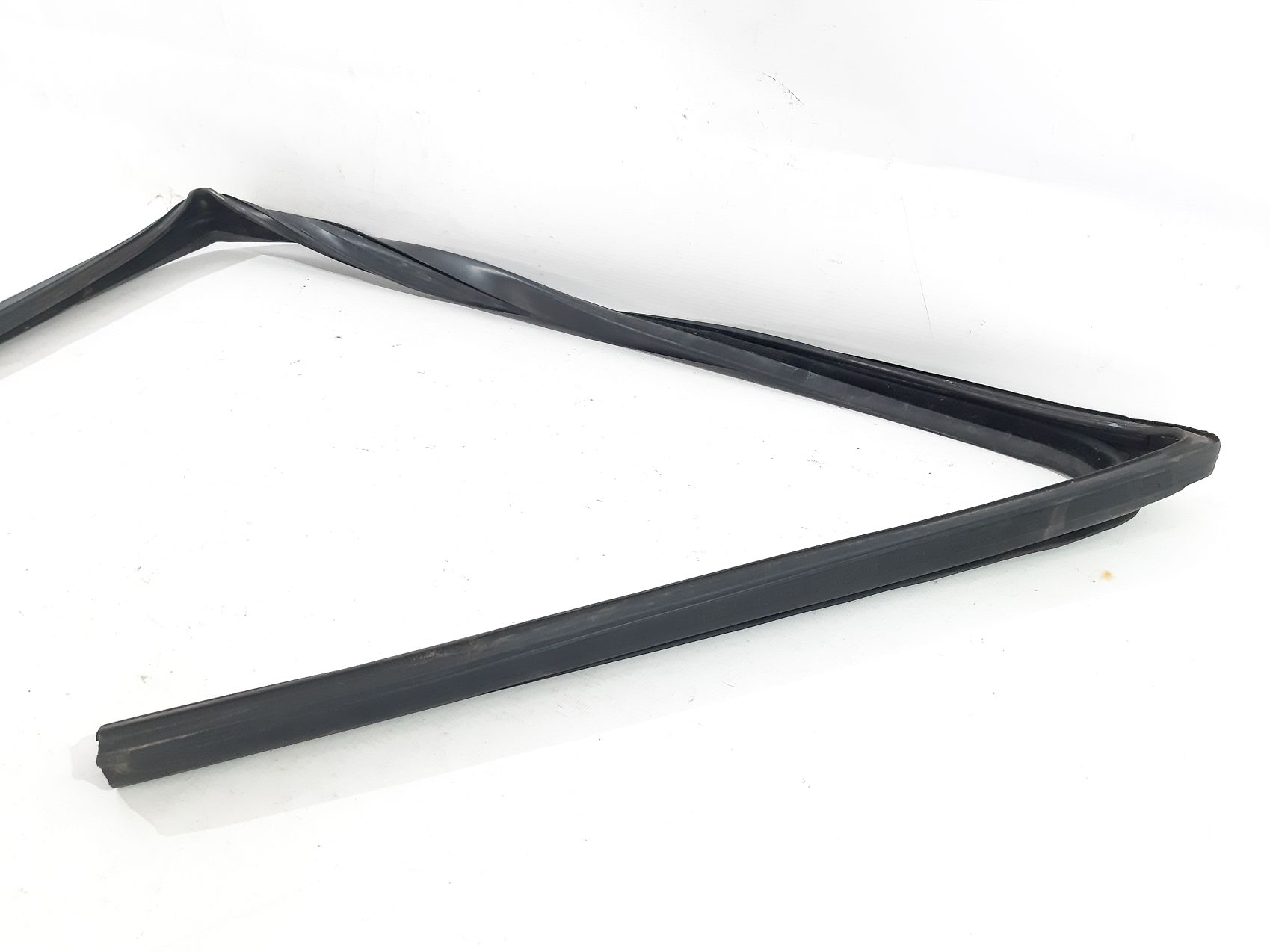 Compass Уплотнительная резинка стекла двери передней левой Jeep Compass 2007-2017 5074657AF Jeep Compass 3