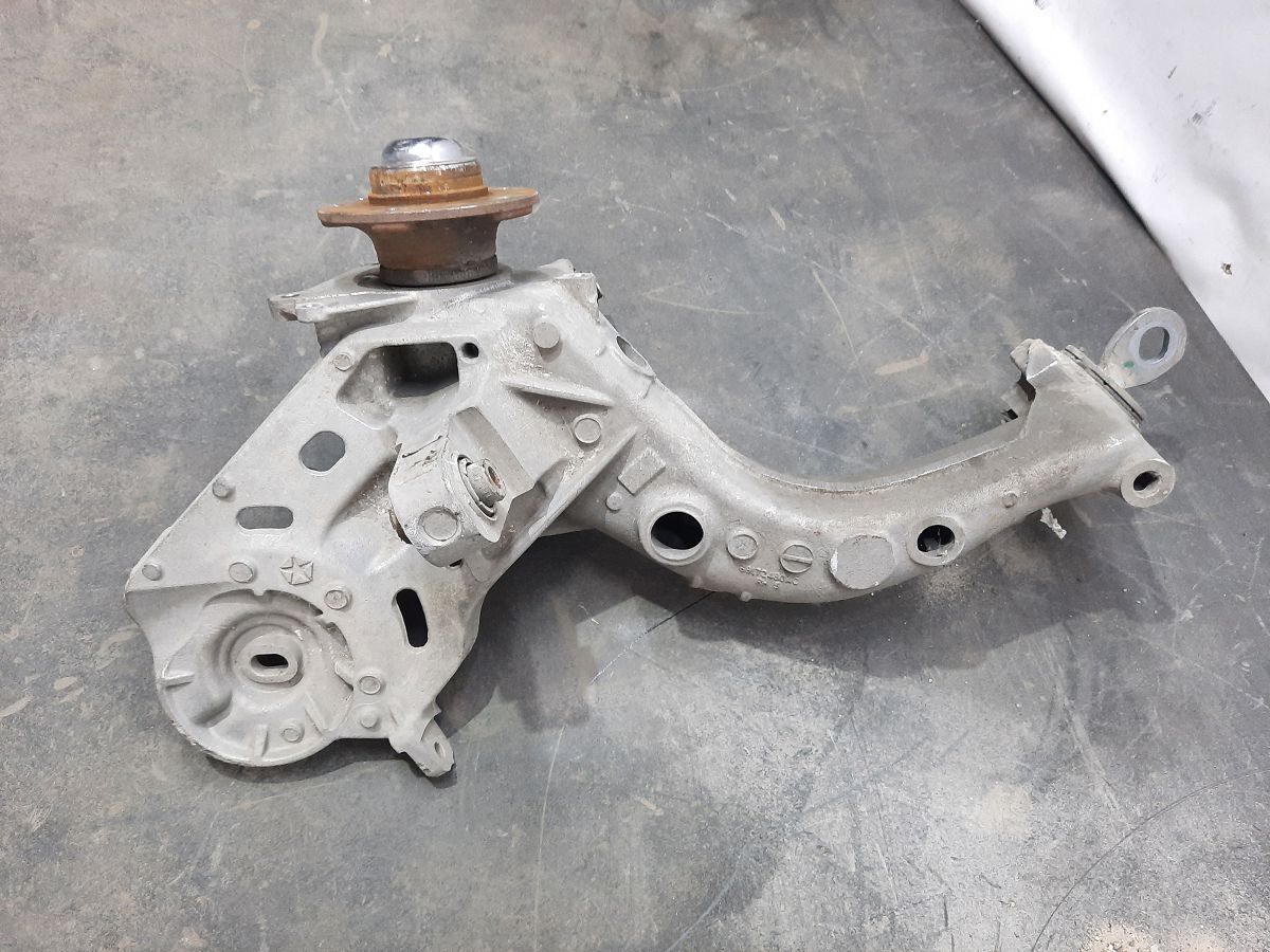 Dart Поворотний кулак задній правий Dodge Dart 2013-2019 68204866AC Dodge Dart 5