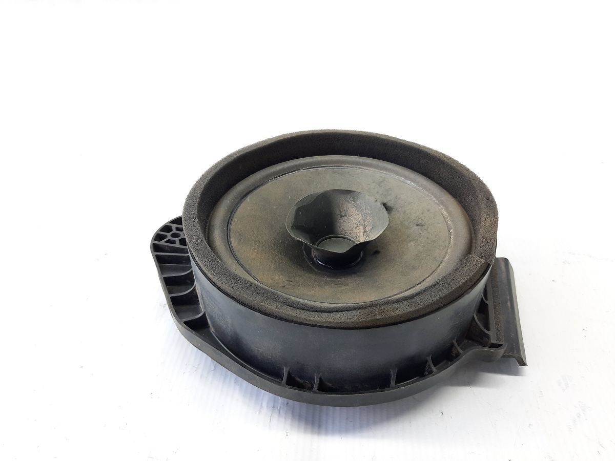 Malibu. Динамик двери задней левой Chevrolet Malibu 2013-2016 84248849 Chevrolet Malibu