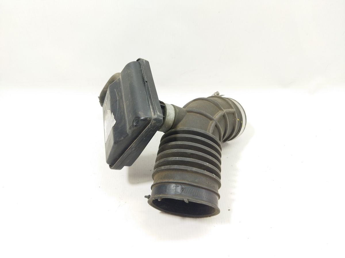 Altima. Патрубок повітряного фільтра Nissan Altima 2014-2018 165763TA0B Nissan Altima