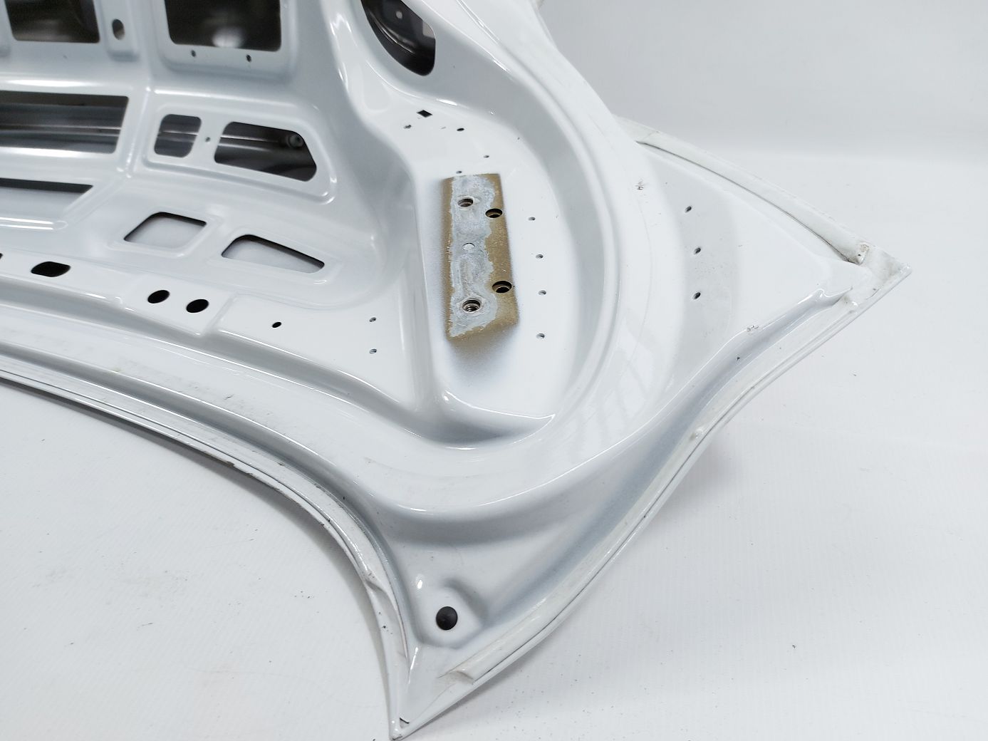 Regal Крышка багажника Buick Regal 2014-2017 23221622 Buick Regal 7